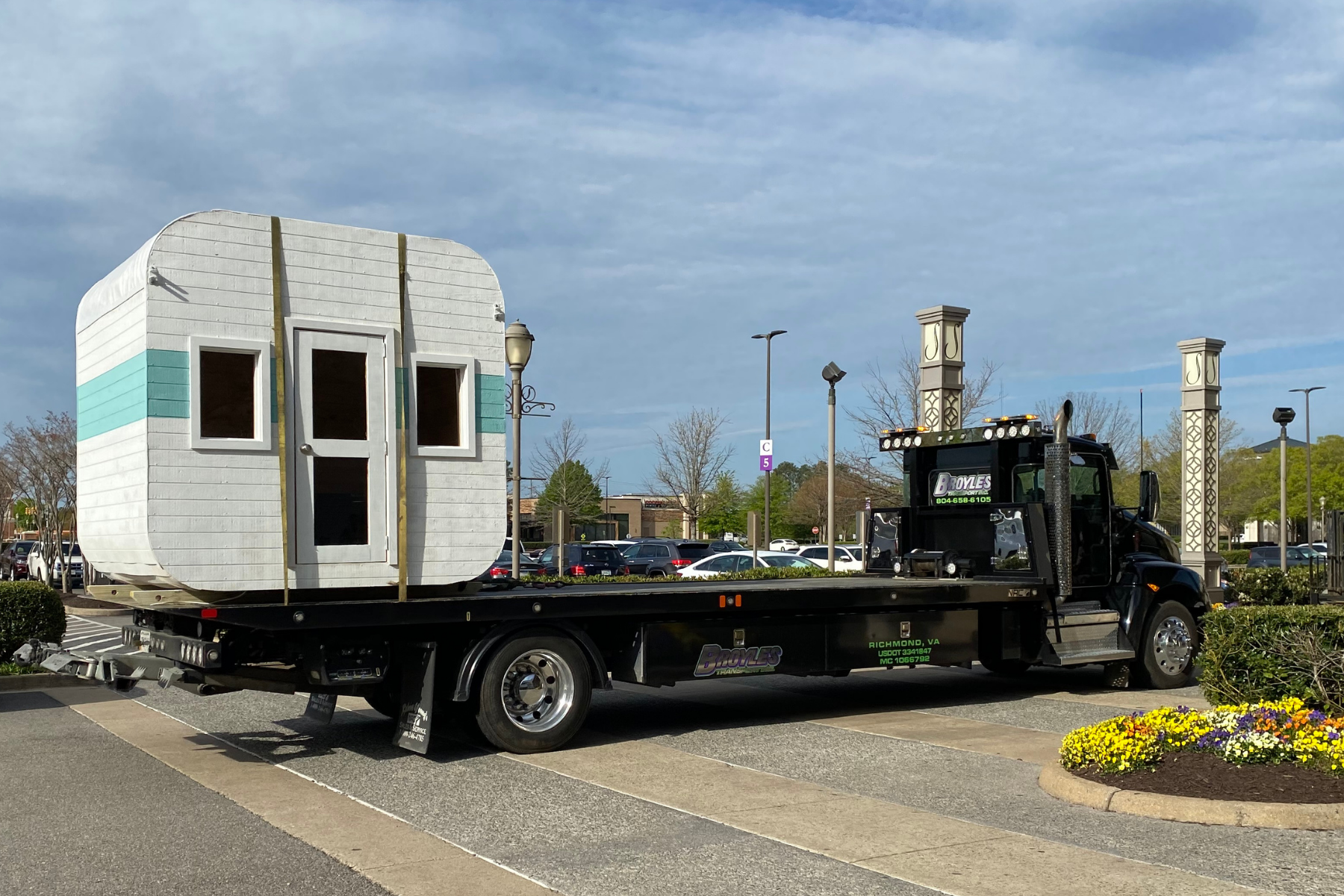 wmj mini camper playhouse being delivered